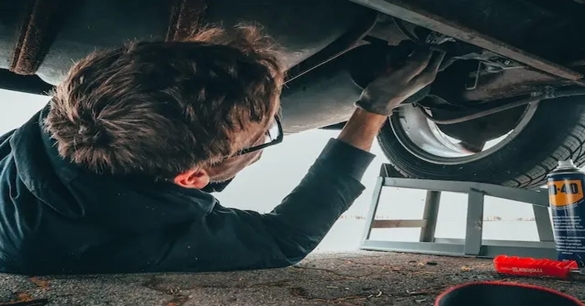 Man repair the car